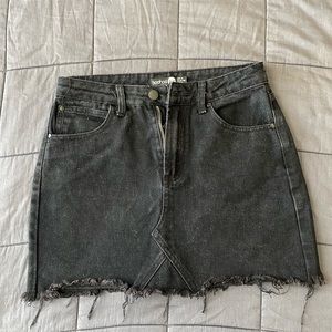 Boohoo black skirt